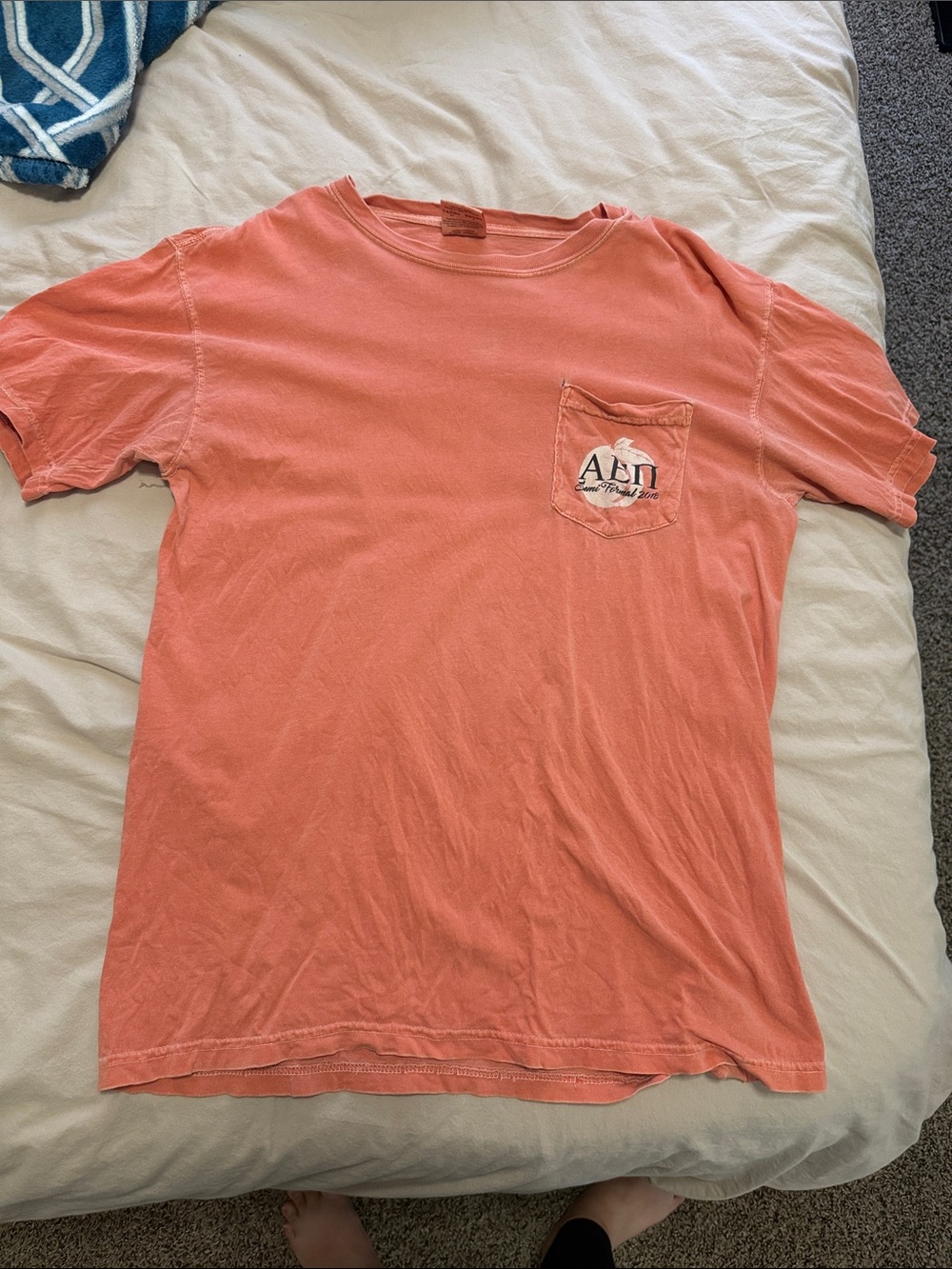 Comfort Colors Coral Short-Sleeve Pocket Tee